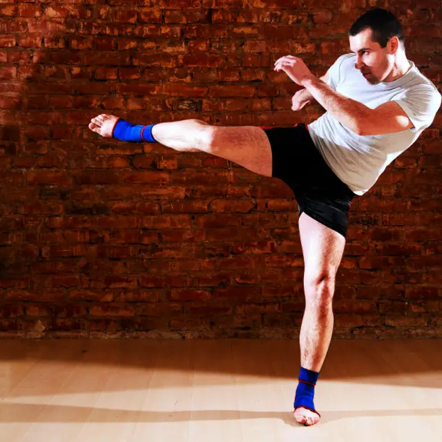 Los movimientos de las artes marciales mixtas están siendo incorporados a sesiones de entrenamiento de alta intensidad.