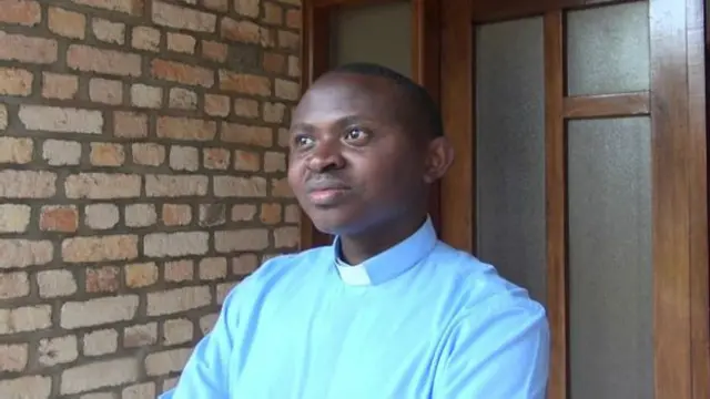 Umunyamabanga wa musenyeri Callistus Rubaramira, arahakana ko hari abana badakwije imyaka muri iryo tongo