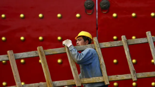 與製造業持續萎縮相比，中國政府希望服務業成為支撐經濟發展的新引擎。