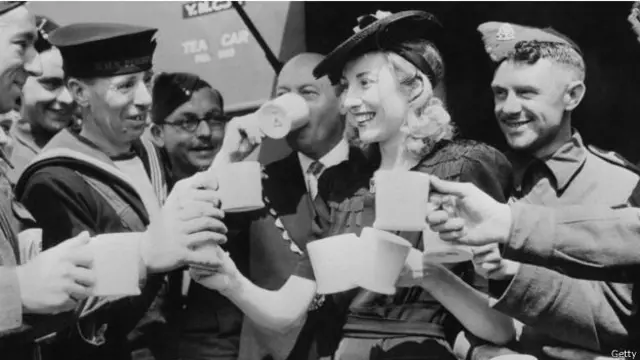 دوسری جنگ عظیم میں برطانوی افواج کی ہمت بڑھانے کے لیے ویرا لین موجود تھیں