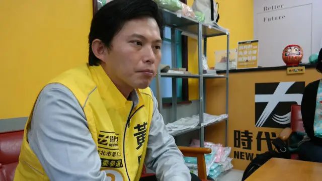 黄国昌认为，他的政治路是“循序渐进”的。