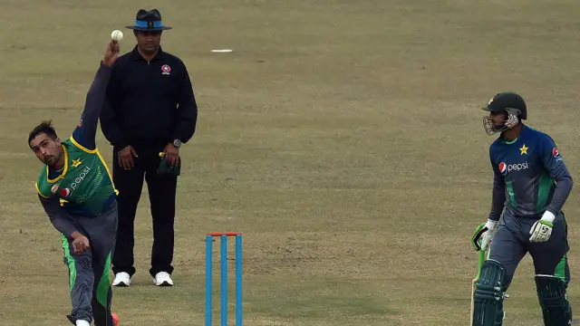 تربیتی کیمپ میں کھلاڑیوں کی کاررکردگی جانچنے کے لیے بدھ کو پریکٹس میچ کھیلا گیا جس میں محمد عامر نے بھی بولنگ کرائی۔