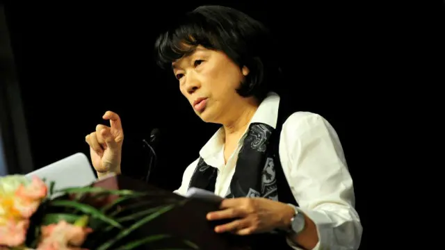 龙应台在演讲中表示，国家由上而下的历史记忆，常常不能反映完全的真实。两岸的人应要有“自觉的剑”，不然只是在两种假象中争吵。