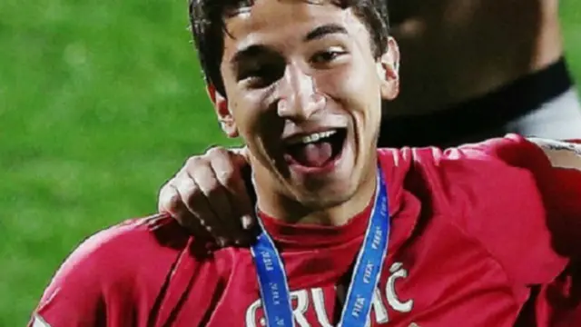 Marko Grujic turut andil mengantarkan timnas U-20 Serbia mengangkat trofi juara dalam ajang Piala Dunia U-20 pada 2015.
