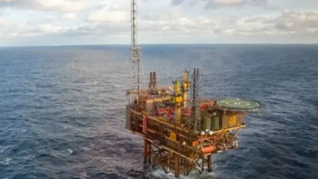 شركات النفط الكبرى مثل بي.بي وشل وتوتال، وشركة إكسون موبيل نجت من العاصفة التي خلفها انهيار أسعار خام برنت