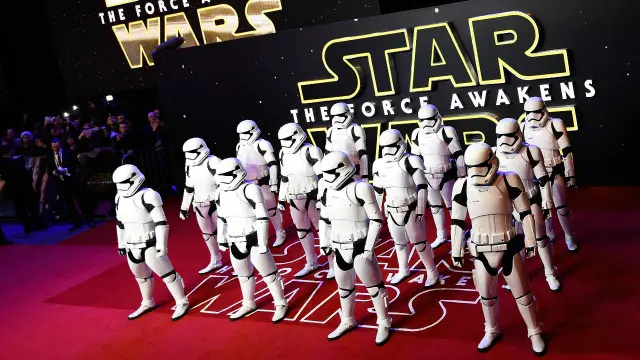 Star Wars: The Force Awakens telah memecahkan sejumlah rekor pendapatan.