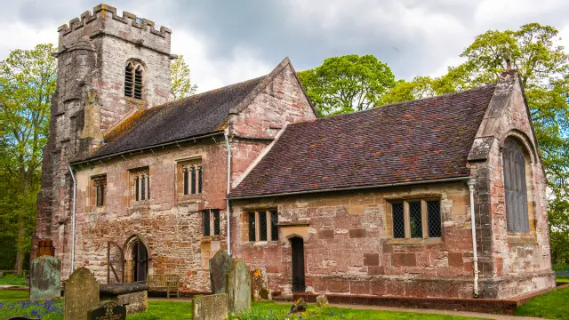 Церква у Бедеслі Клінтон, яку називають Вежами Спокути