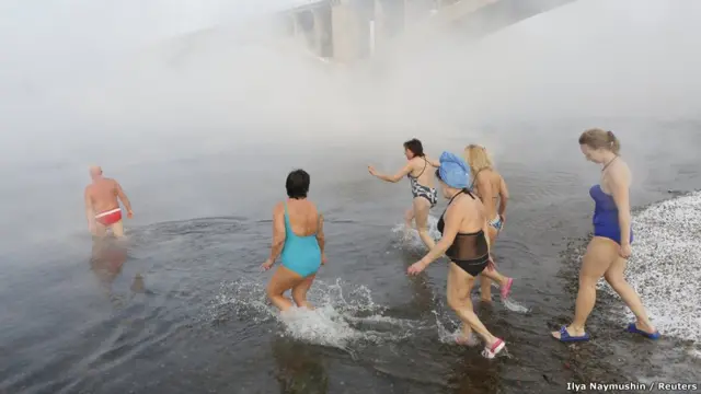 Berenang di musim dingin 
