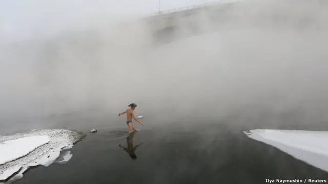 Berenang di musim dingin 