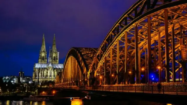 اكتظت كولونيا بالمحتفلين في ليلة رأس السنة الجديدة