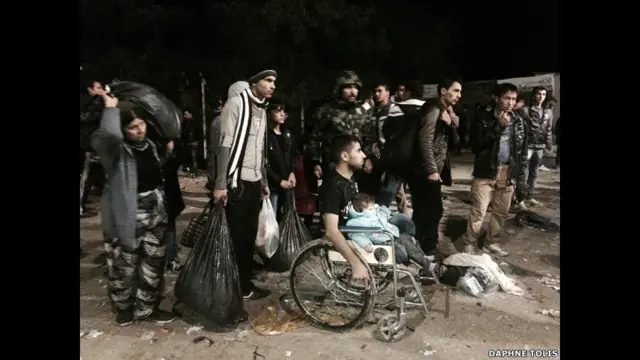 Мигранты ждут регистрации в Мории