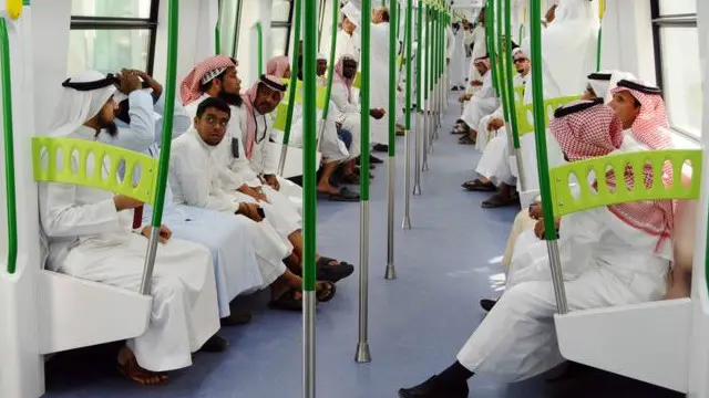 تیل کی آمدن میں کمی کی وجہ سے ٹرانسپورٹ کے منصوبے متاثر ہو رہے ہیں