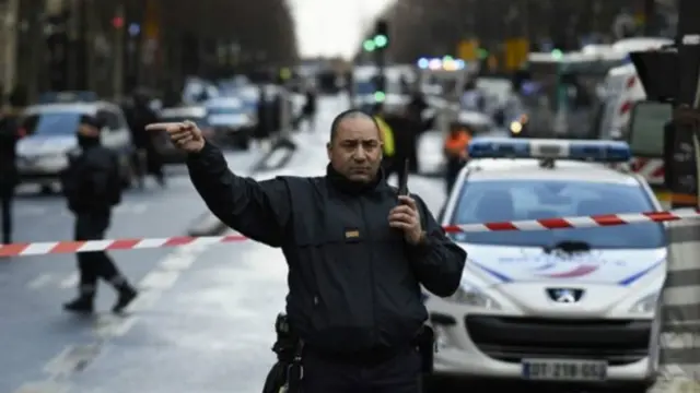 පසුගියදා පැරිස් නුවරට එල්ල වූ ත්රස්ත ප්රහාරයයි මේ ග්රන්ථයට නිමිත්ත වී තිබෙන්නේ.