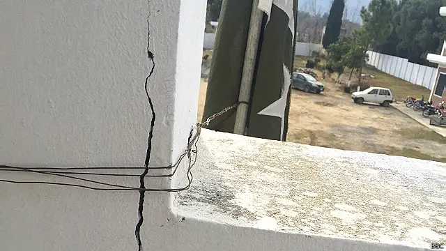 تعمیر کردہ بعض سکولوں کا تعمیراتی معیار ناقص ہے