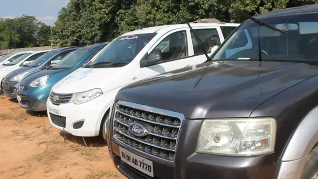 دو ماہ قبل چنّئی میں آنے والے صدی کے بدترین سیلاب میں ان گاڑیوں میں بھی بارش اور گٹر کا پانی بھرگیا تھا