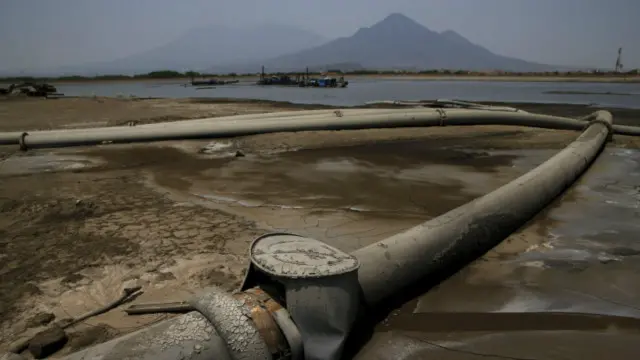 ), Lapindo Brantas mulai melakukan persiapan pengeboran sumur gas baru di Desa Kedungbanteng, Sidoarjo.