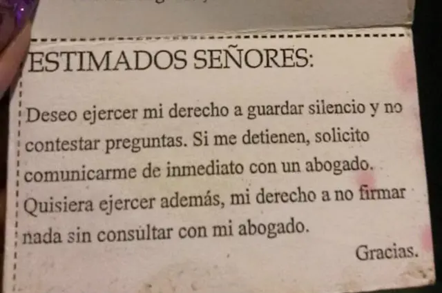 La tarjeta circula en redes sociales y puede ser impresa o copiada en una hoja de papel.