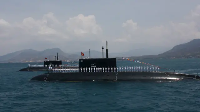 Submarinos de Vietnam vendidos por Rusia.