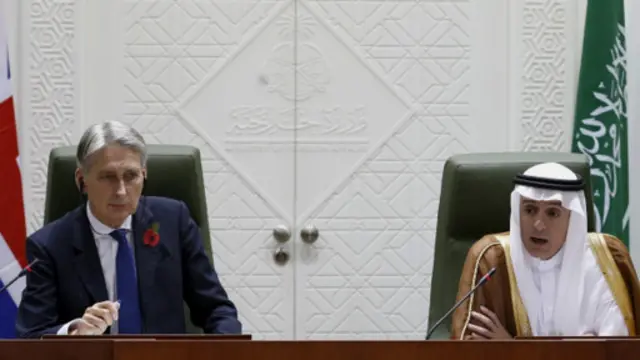 وزیران خارجه عربستان و بریتانیا - هموند اعدام‌های اخیر در عربستان را قابل انتقاد دانسته است