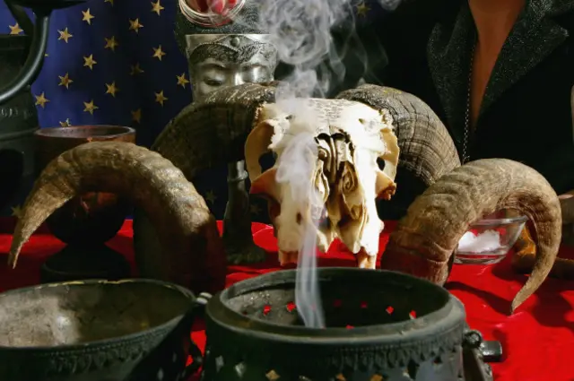 இந்தியாவின் பல மாநிலங்களில் பில்லி சூனியம் குறித்த மூடநம்பிக்கை நிலவுகிறது.