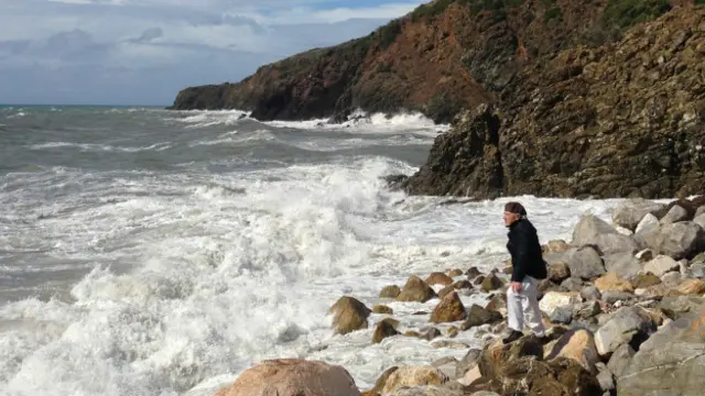 Сева у бушующего моря