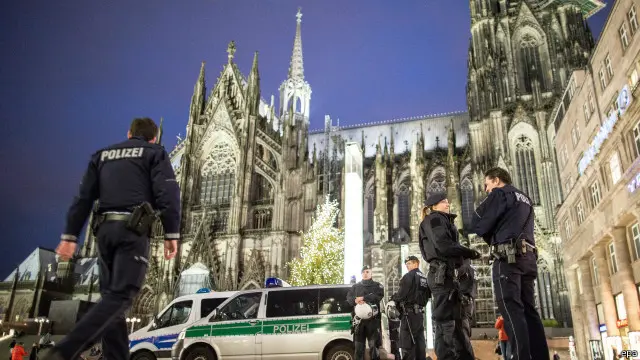 ကိုလုန်းမြို့ ဘုရားကျောင်း အပြင်မှာ အမျိုးသမီးတွေအပေါ် လိင်ပိုင်း စော်ကားတဲ့ မှုခင်းတွေ ပေါ်ပေါက်ခဲ့။