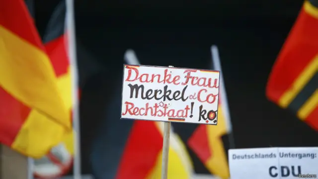 Miles de personas protestaron el sábado contra la migración.