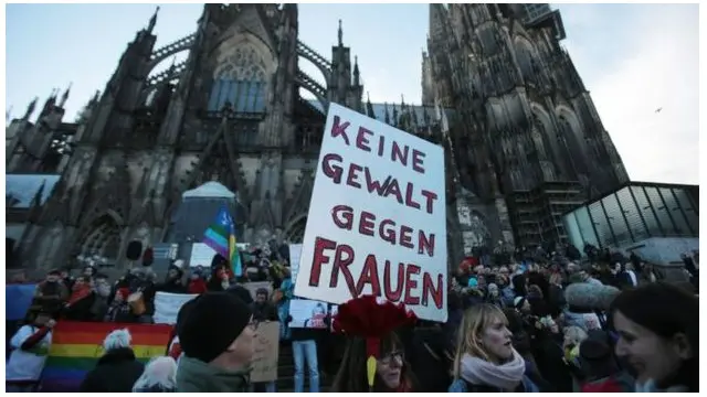 Kanselir Angela Merkel menghadapi tekanan dari publik Jerman untuk mengambil tindakan guna menangani kasus penyerangan seksual di Cologne pada malam Tahun Baru.