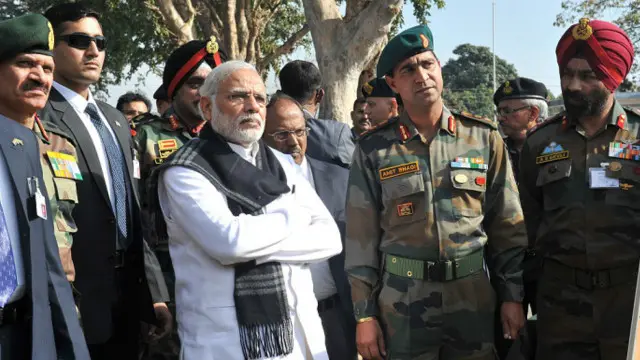 प्रधानमंत्री नरेंद्र मोदी पठानकोट में