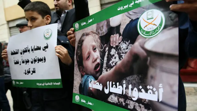 Konvoi kemanusiaan PBB yang seharusnya sudah mencapai kota yang dikuasai pemerintah Suriah itu tertunda pada menit-menit terakhir.