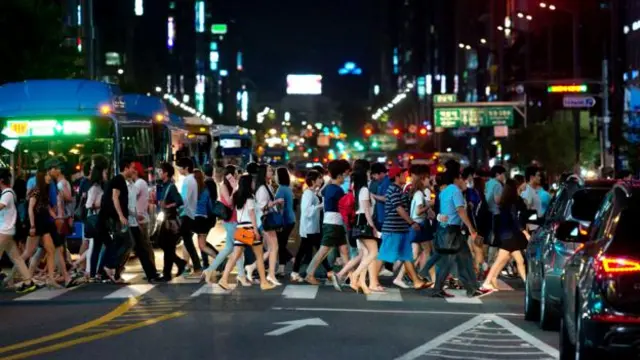Người dân Seoul có nhịp sống nhanh Ảnh: Ed Jones/Getty)