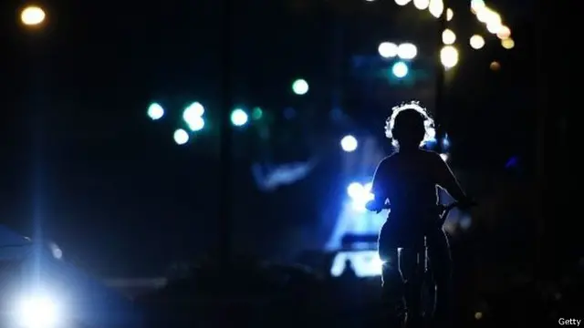 ایک پانچ سالہ بچہ اپنی ماں کی تلاش میں سائکل سے نکل پڑا