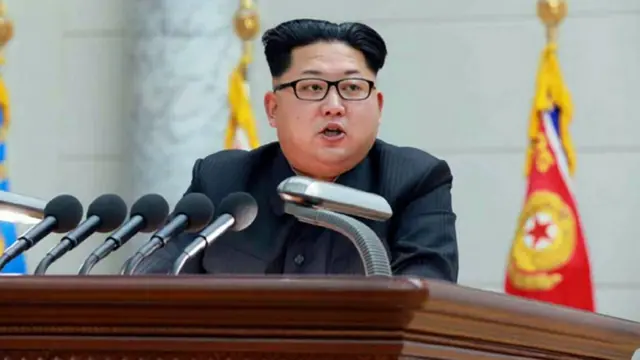 金正恩在人民武装部发表演说（朝中社2016年1月6日发放图片）