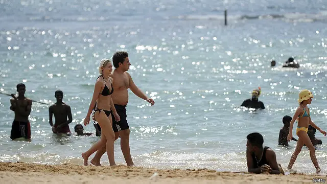 සංචාරක ප්‍රවර්ධන අධිකාරිය පසුගියදා නිකුත් කළ දත්තවලට අනුව, 2015 වසරේ ශ්‍රී ලංකාවට පැමිණි සංචාරකයන් පිරිස ලක්ෂ දහ අටක්