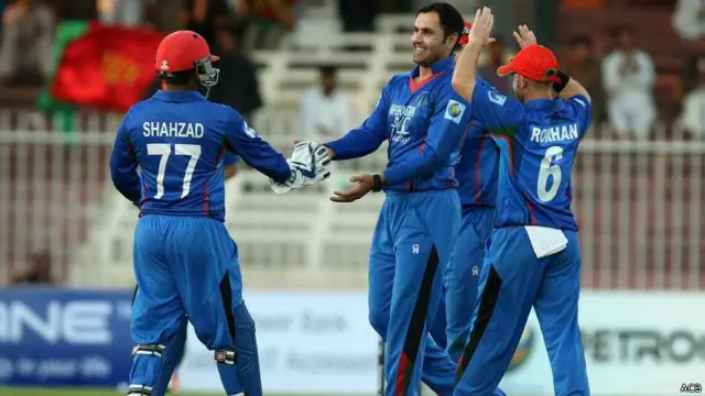 افغان لوبډلې زمبابوې ته په ۲۰ اوورونو کې د ۲۱۶ منډو هدف وټاکه. 