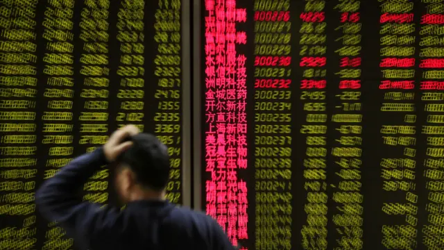 暫停熔斷機制後，中國股市周一仍然出現暴跌。