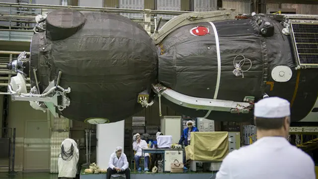 На тренажерах используются точно такие же приборы как на настоящем космическом корабле "Союз", что на этом снимке