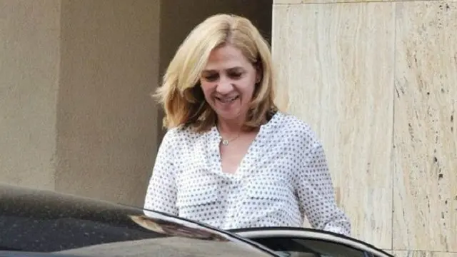 لم تتخل الأميرة عن حقها في ولاية العرش، وهي تحتل المرتبة السادسة