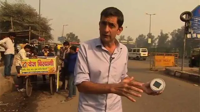 BBC記者限行前後來到同一地點測量污染程度