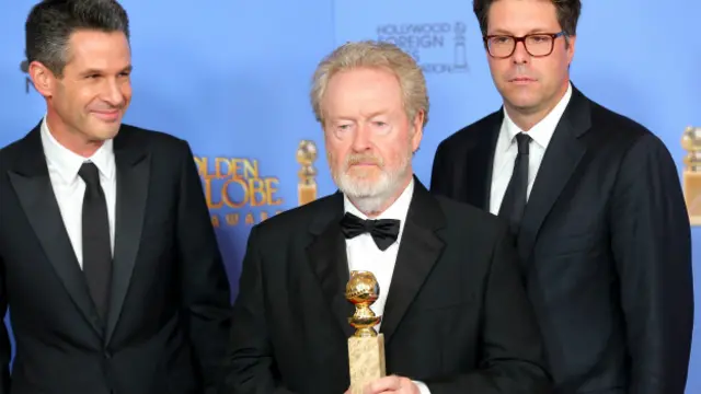 Режиссер Ридли Скотт (в центре)