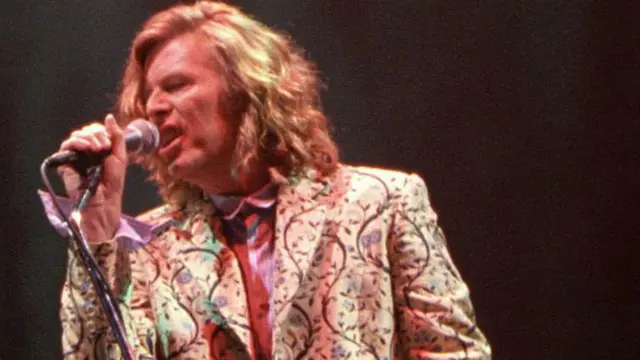 لمع بوِي في مهرجان غلاستنبري في عام 2000