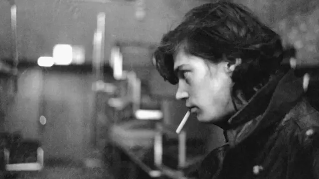 Mapplethorpe, di foto ini pada 1970, bertemu Smith pada hari pertama dia pindah ke New York, dan mereka akhirnya tinggal bersama di Chelsea Hotel.