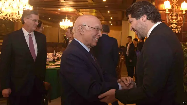 مذاکراتی عمل کے آغاز کے لیے کسی قسم کی شرائط نہ رکھی جائیں: سرتاج عزیز