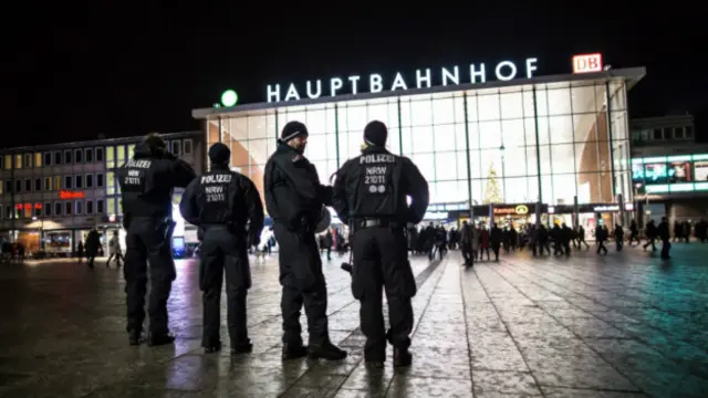 Полиция у центрального вокзала в Кельне