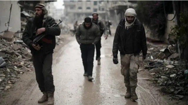 د سوريې د جګړې لومړۍ کرښې- لکه دلته د ختیځې غوطه د جوبرپه سیمه کې- سختې ګزمې کېږي