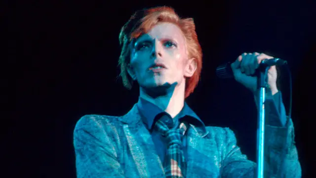 Дэвид Боуи в 1976 году