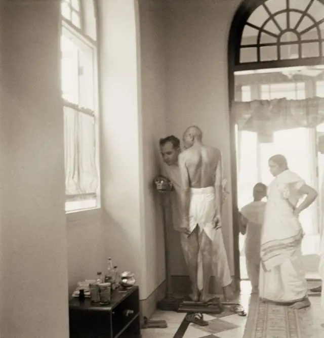 Foto de Kanu Gandhi cortesía de Ghita Mehta.