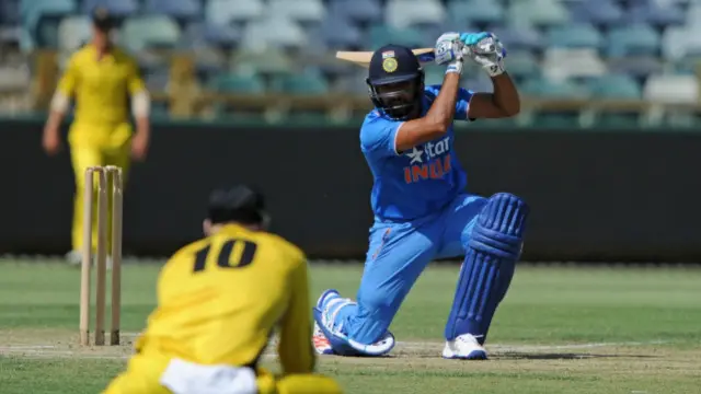 روہت شرما نے 13 چوکوں اور سات چھکوں کی مدد سے 171 رنز بنائے اور ناقابلِ شکست رہے