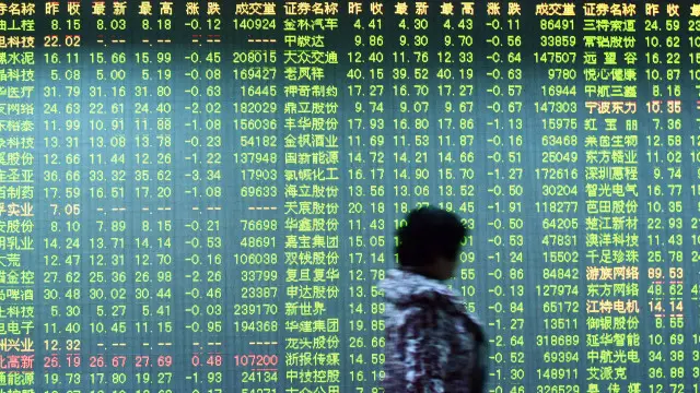 "Матрица" китайских фондовых бирж, затягивающая триллионы долларов, вполне способна породить новый глобальный кризис, считают некоторые экономисты 