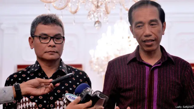 Presiden Jokowi mengatakan, dirinya memilih Johan Budi sebagai staf khusus presiden karena "pengalaman yang dimilikinya".